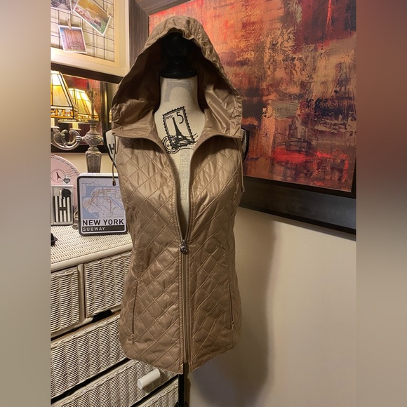 Laundry Light weight vest (Valentine’s Day Special) 💘❤️ - Picture 2 of 5